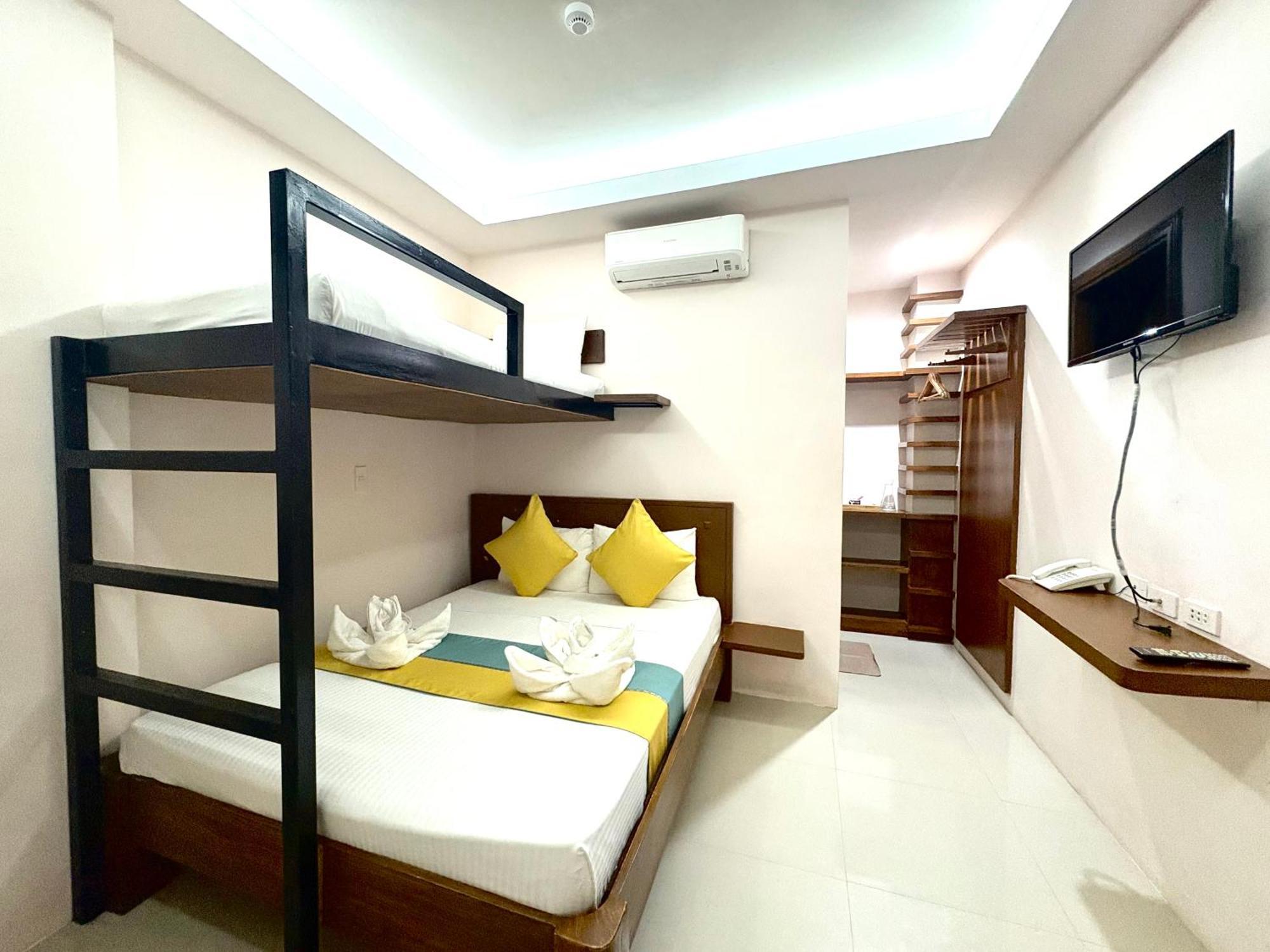 Sunburn Suites And Rooftop Bar Coron Exterior foto